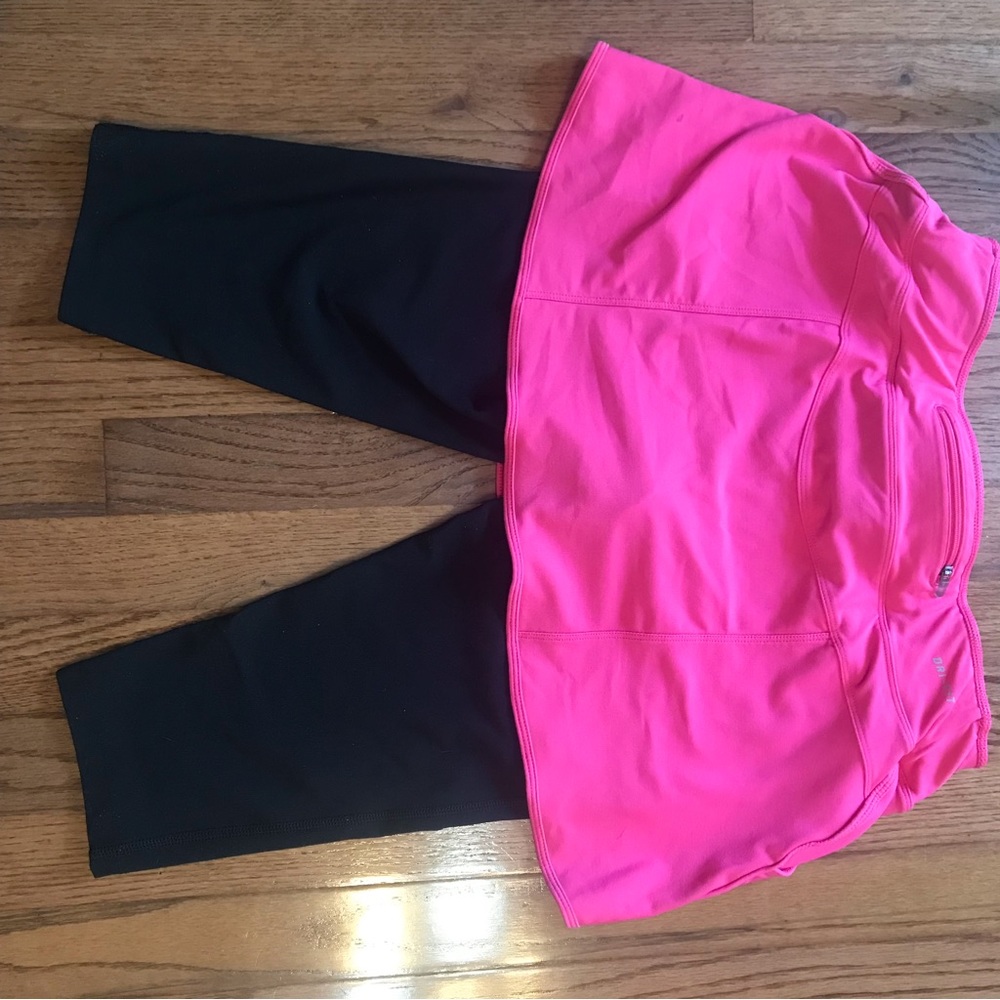 Nike Dri-Fit Knee-length Skirted Short Leggings; Medium - Picture 7 of 7